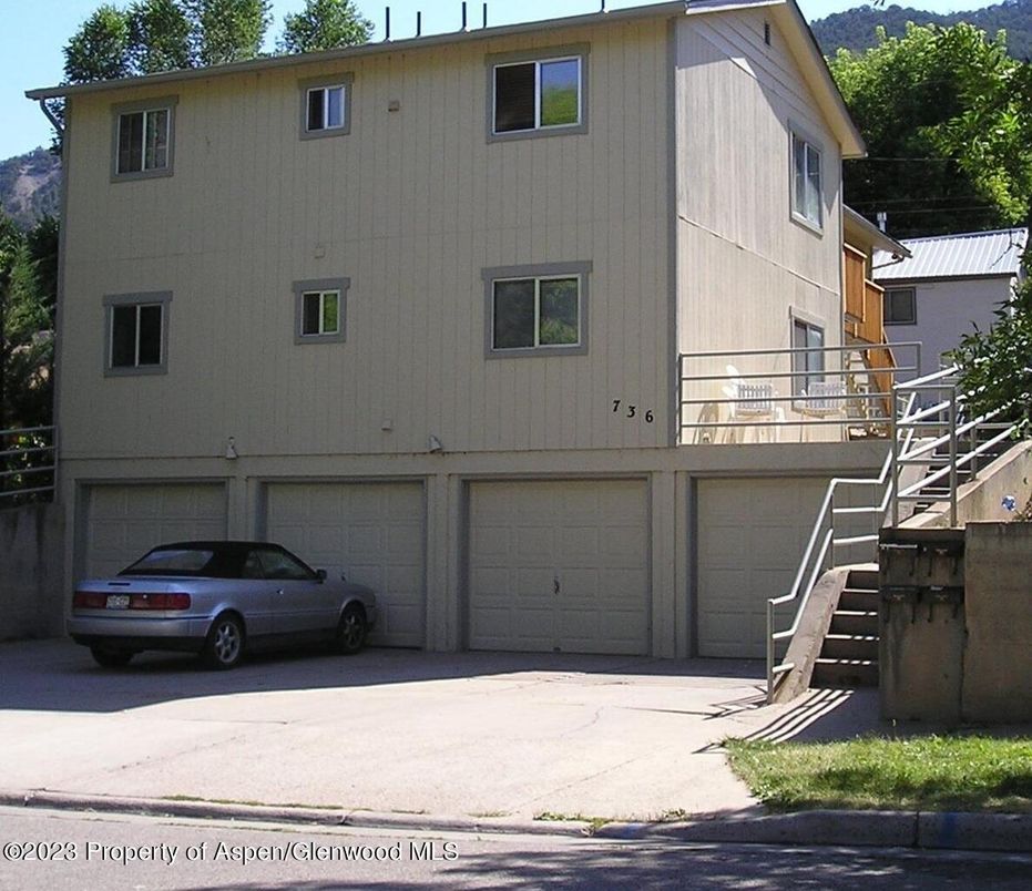 Attached, Exterior, Facade, Rowhouse