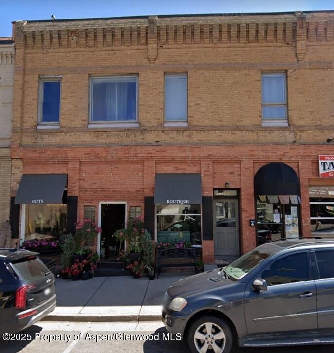 Exterior, Facade, Brick Facade, Rowhouse