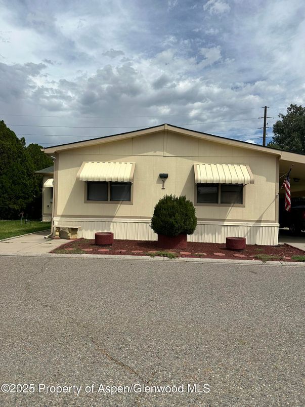 Exterior, Facade, None