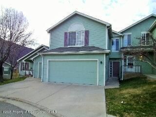 Attached, Exterior, Facade, American Craftsman