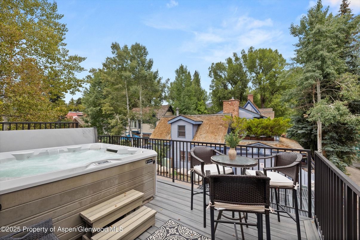 Exterior, Hot Tub