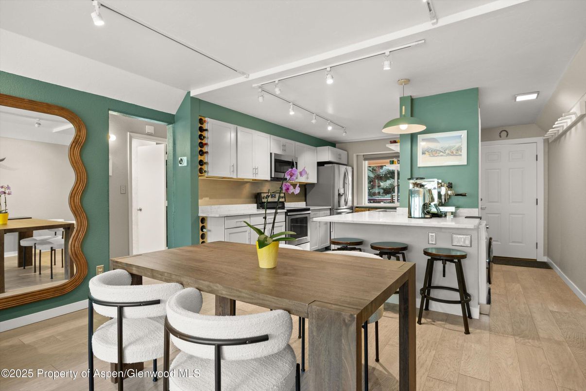 Dining room, Interior, Kitchen, Stainless Steel Appliances, Wood Texture Flooring