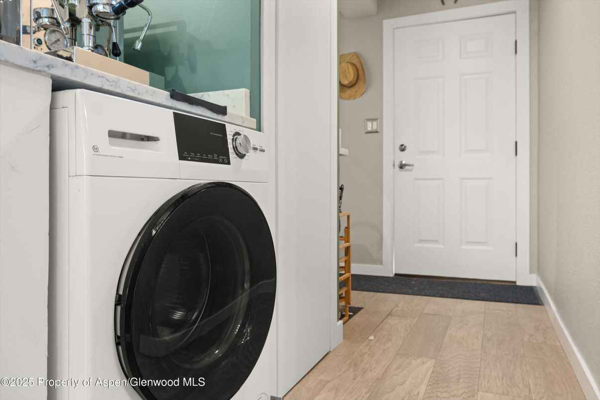 Interior, Utility Closets, Washer, Wood Texture Flooring
