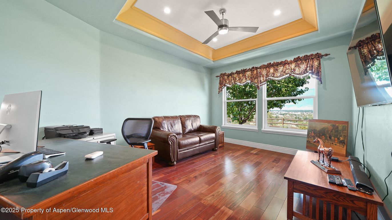 Home Office, Interior, Recessed Lighting, Wood Texture Flooring