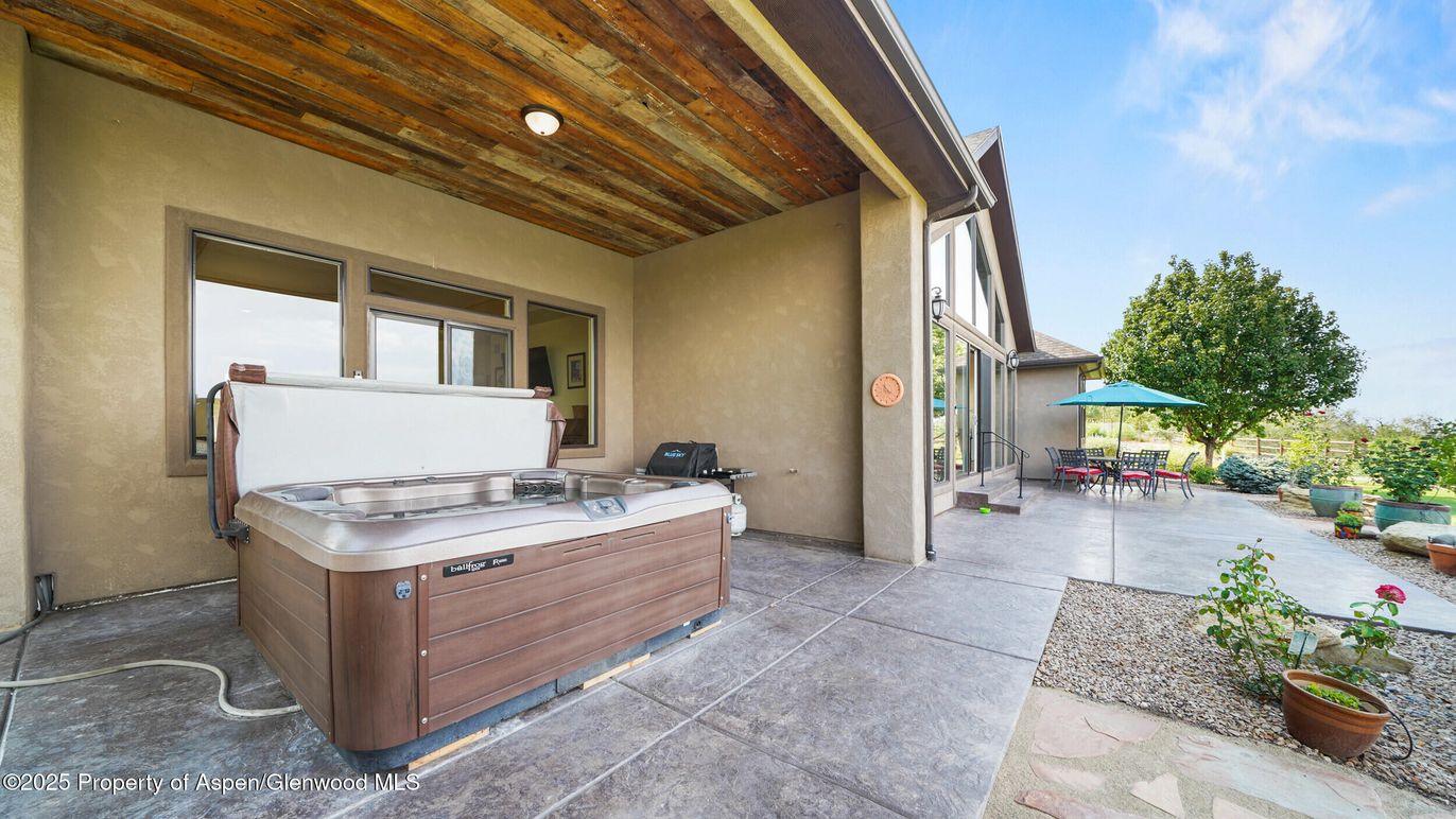 Exterior, Hot Tub