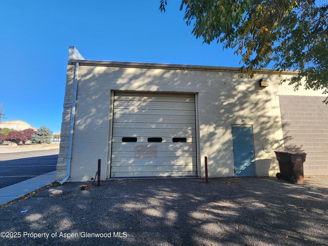 Detached Garage, Exterior