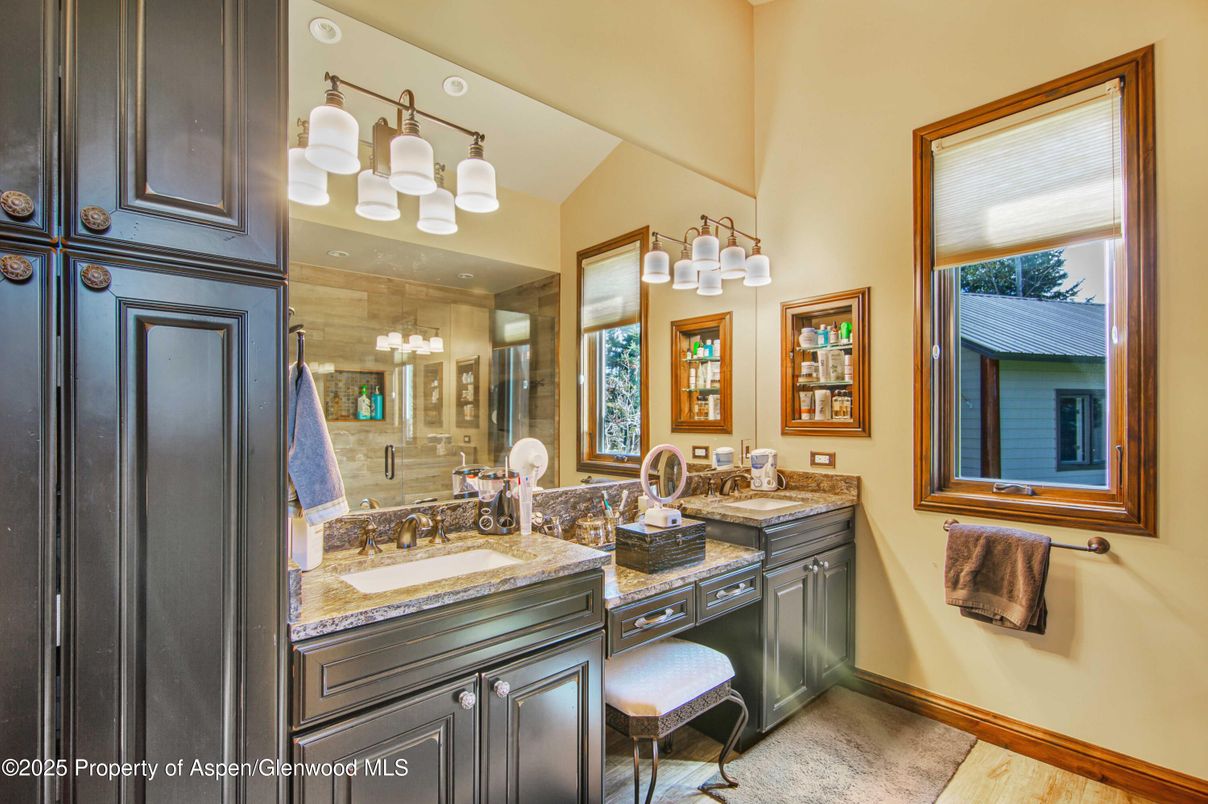 Bathroom, Dual Sink Vanities, Interior