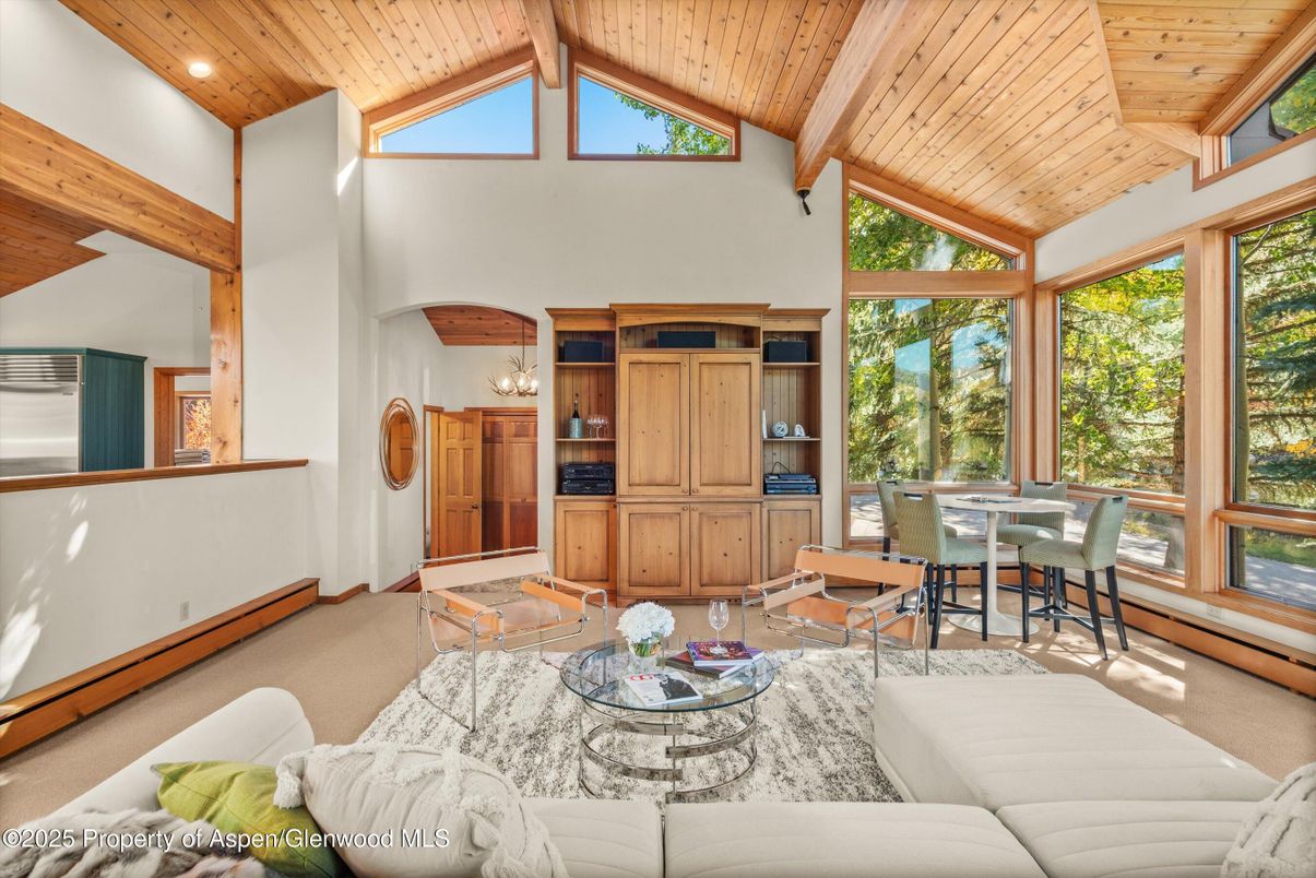 Dining room, Interior, Living room, Recessed Lighting, Wooden Beams, Wooden Ceilings
