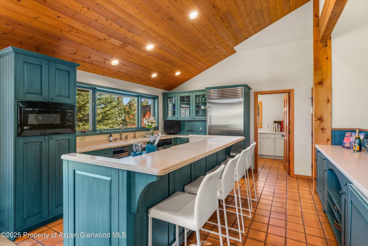 Interior, Kitchen, Recessed Lighting, Stainless Steel Appliances, Wooden Beams, Wooden Ceilings