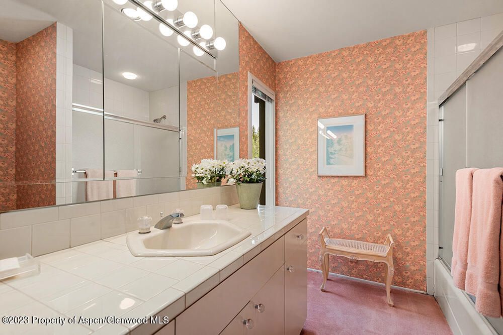 Bathroom, Interior, Recessed Lighting, Tile Countertops