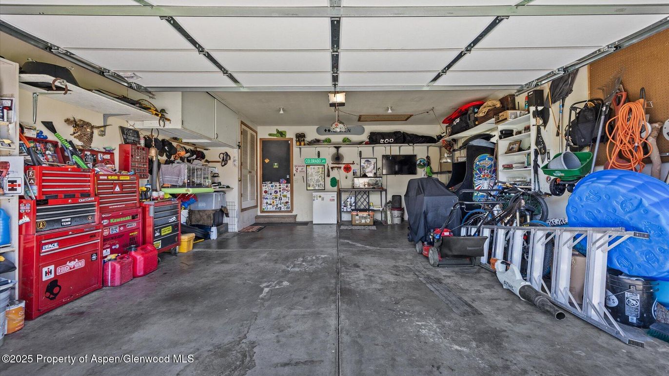 Garage, Interior