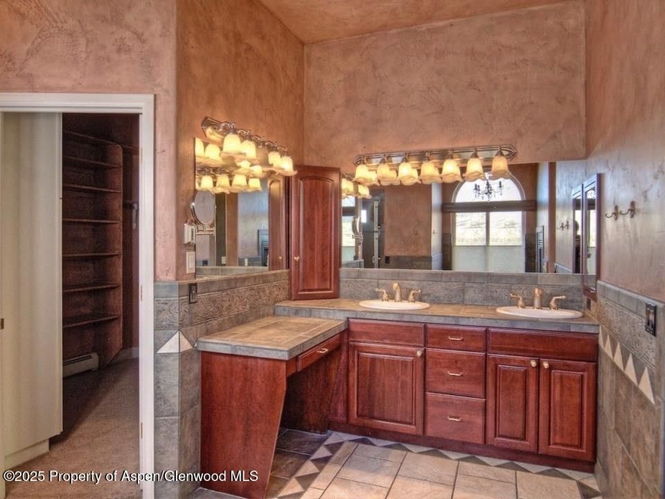 Bathroom, Dual Sink Vanities, Interior