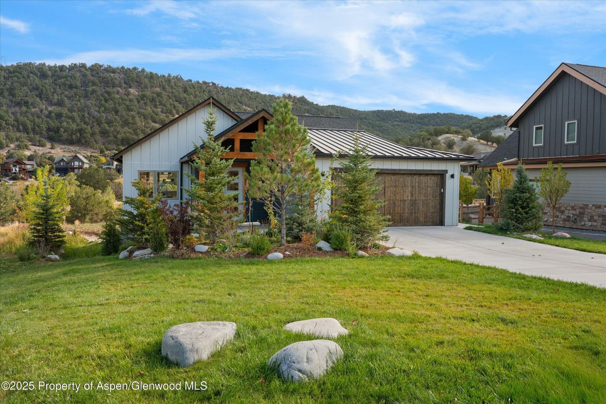 Backyard, Detached Garage, Exterior