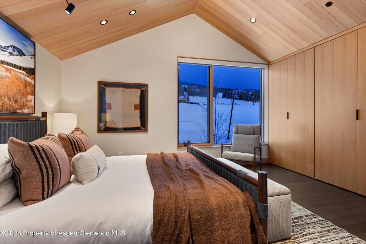 Bedroom, Interior, Recessed Lighting, Wooden Ceilings, Wood Texture Flooring