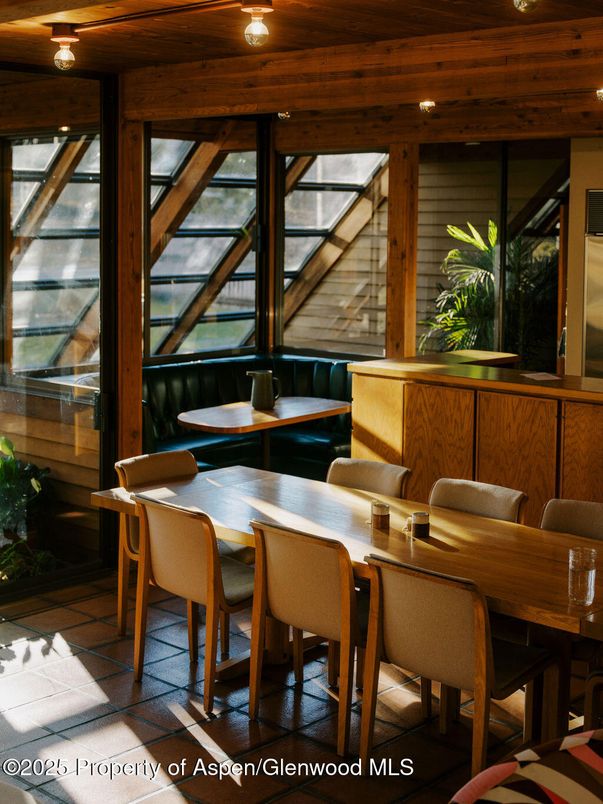 Dining room, Interior, Recessed Lighting