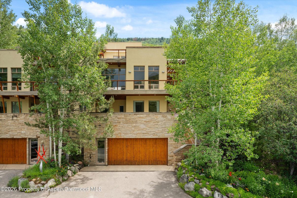 Attached, Exterior, Facade, Modern