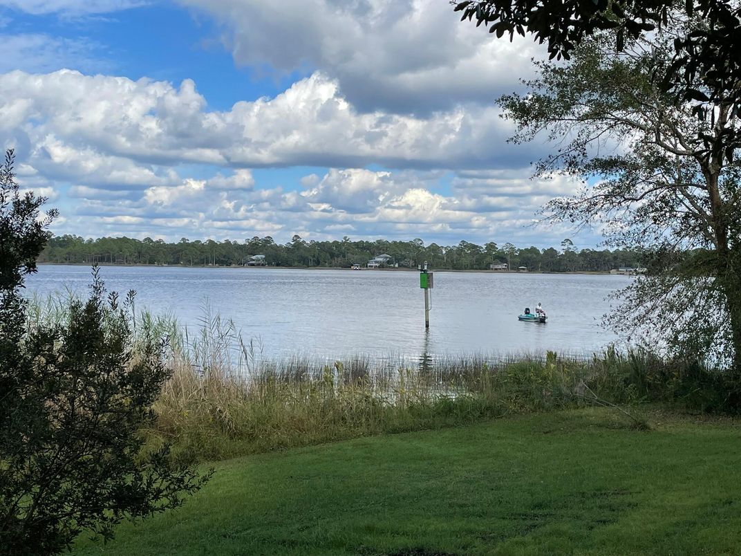 Exterior, Lake