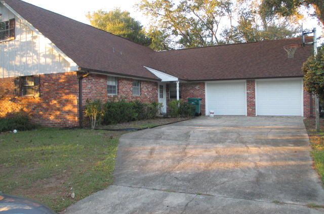 Attached, Backyard, Exterior, Facade, Brick Facade, Ranch