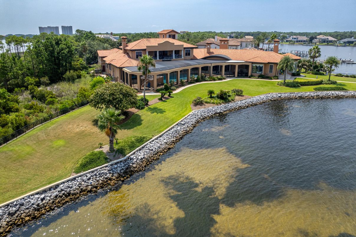 Exterior, Lake
