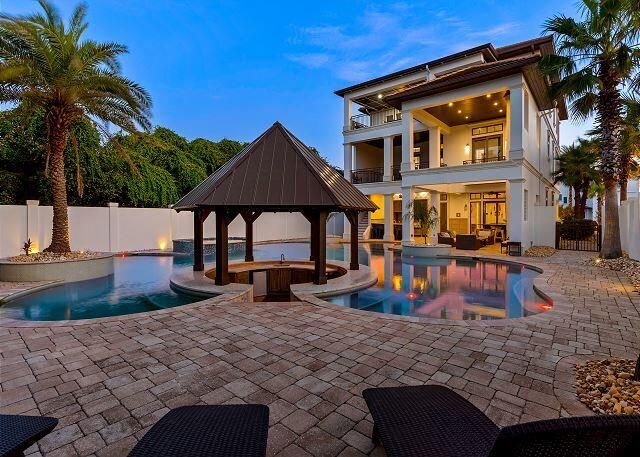 Exterior, Pool