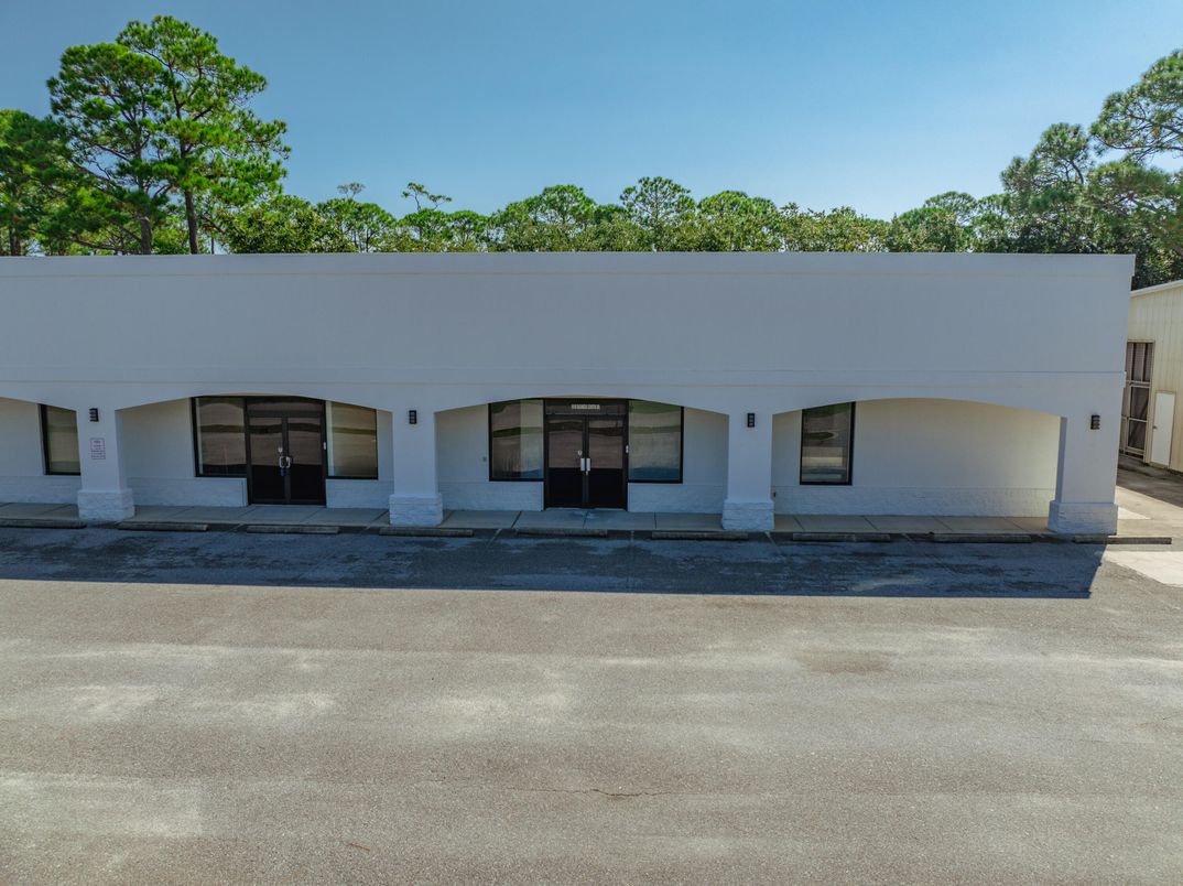 Exterior, Facade, Modern
