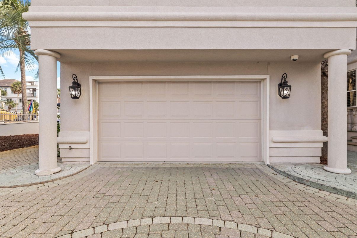 Detached Garage, Exterior