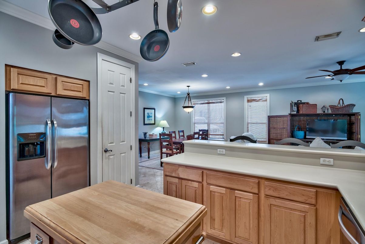 Dining room, Interior, Kitchen, Pendant Lights, Recessed Lighting, Stainless Steel Appliances