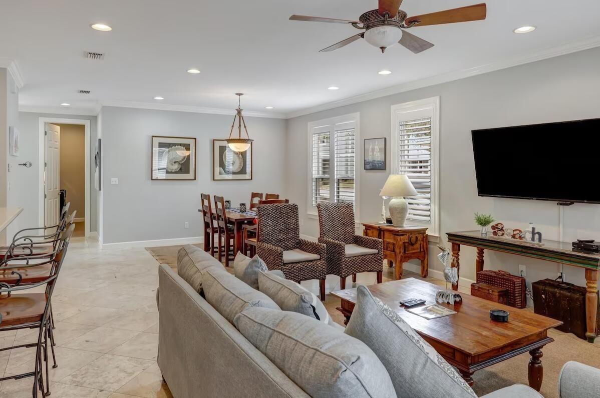 Dining room, Interior, Living room, Pendant Lights, Recessed Lighting
