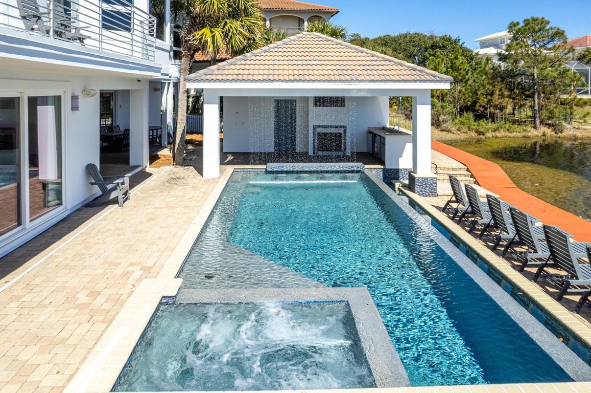 Exterior, Pool