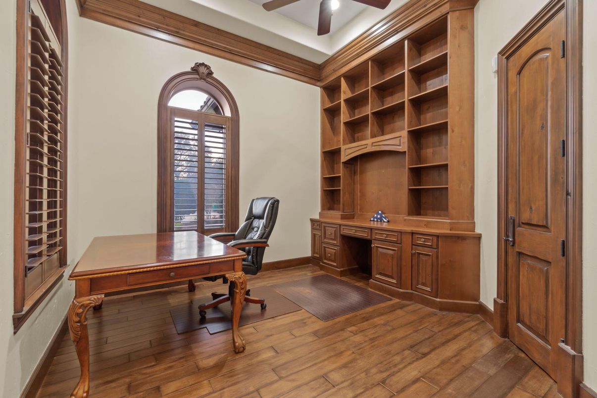 Home Office, Interior, Recessed Lighting, Wood Texture Flooring