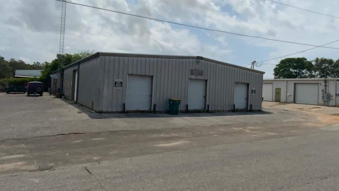 Detached Garage, Exterior