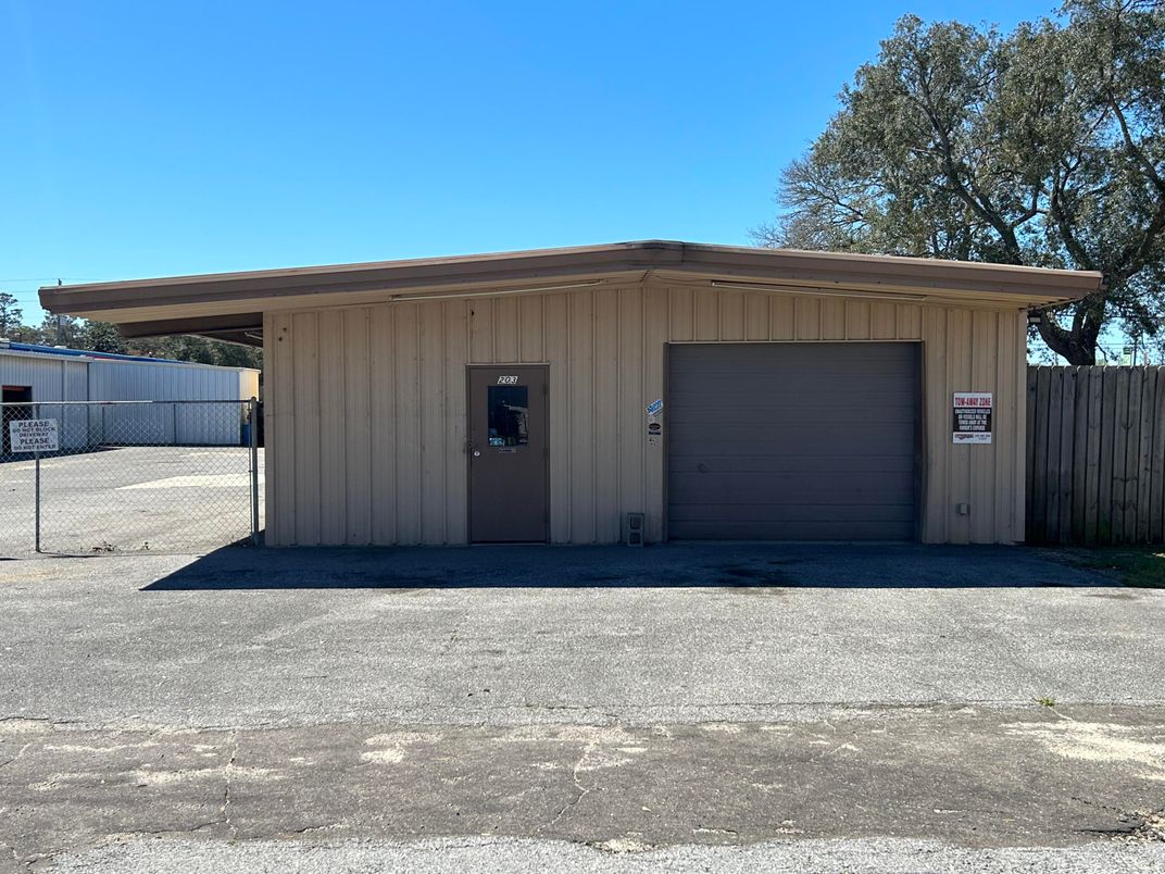 Detached Garage, Exterior
