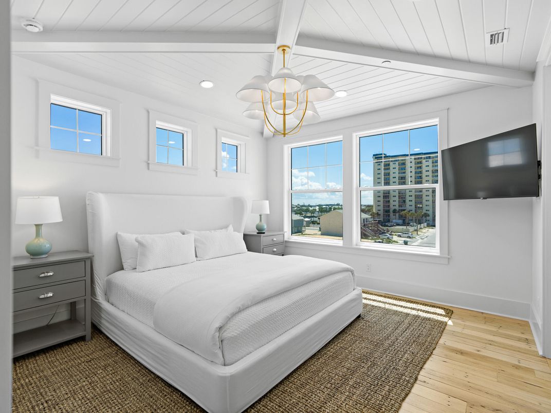 Bedroom, Interior, Pendant Lights, Recessed Lighting, Water, Wood Texture Flooring
