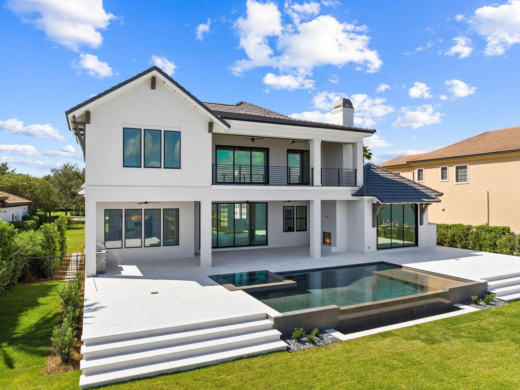 Exterior, Facade, Pool, Farmhouse