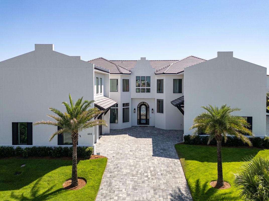 Exterior, Facade, Spanish Mediterranean