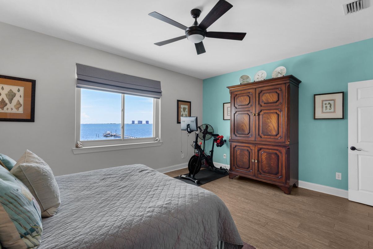 Bedroom, Fitness Equipment, Interior, Water, Wood Texture Flooring