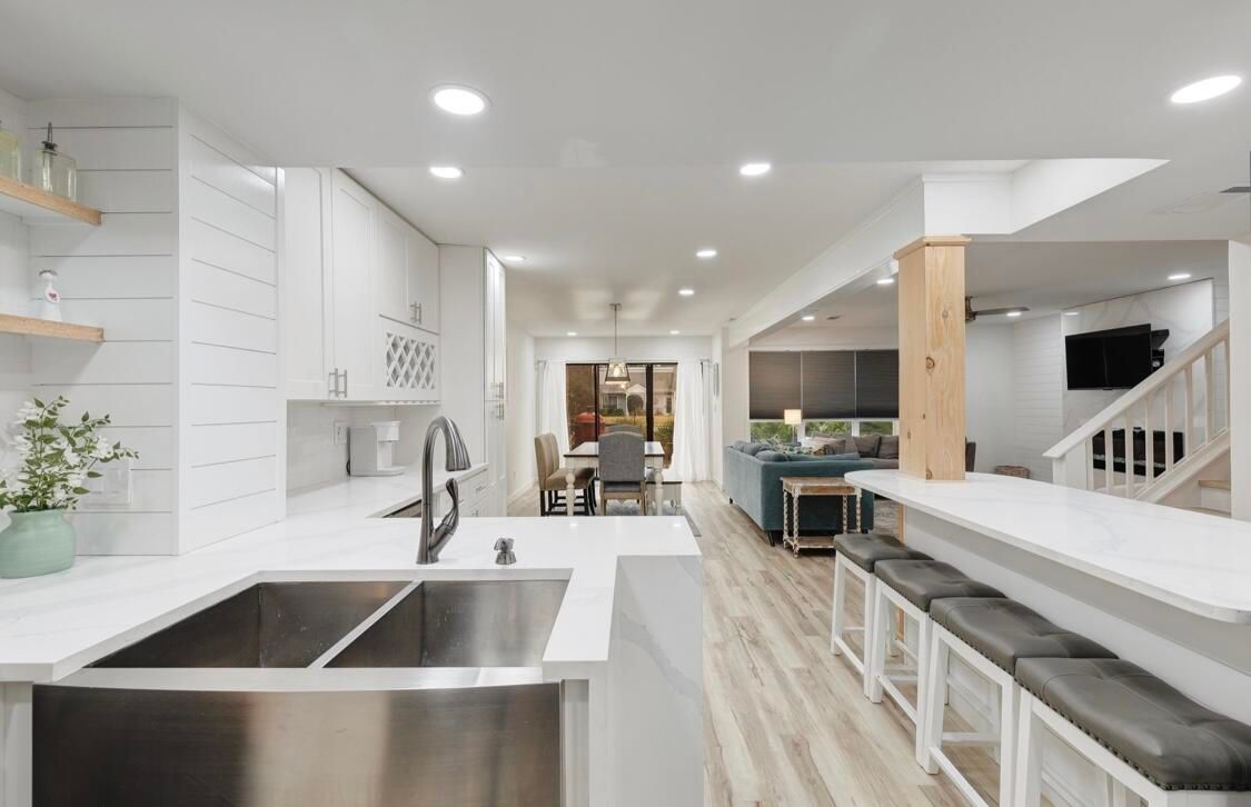 Dining room, Interior, Kitchen, Pendant Lights, Recessed Lighting, Wood Texture Flooring
