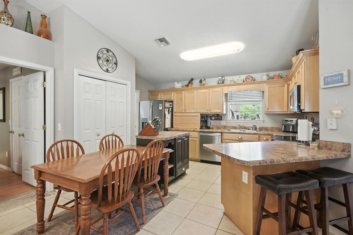 Dining room, Interior, Kitchen, Stainless Steel Appliances, Wood Texture Flooring