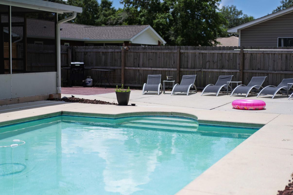 Exterior, Pool