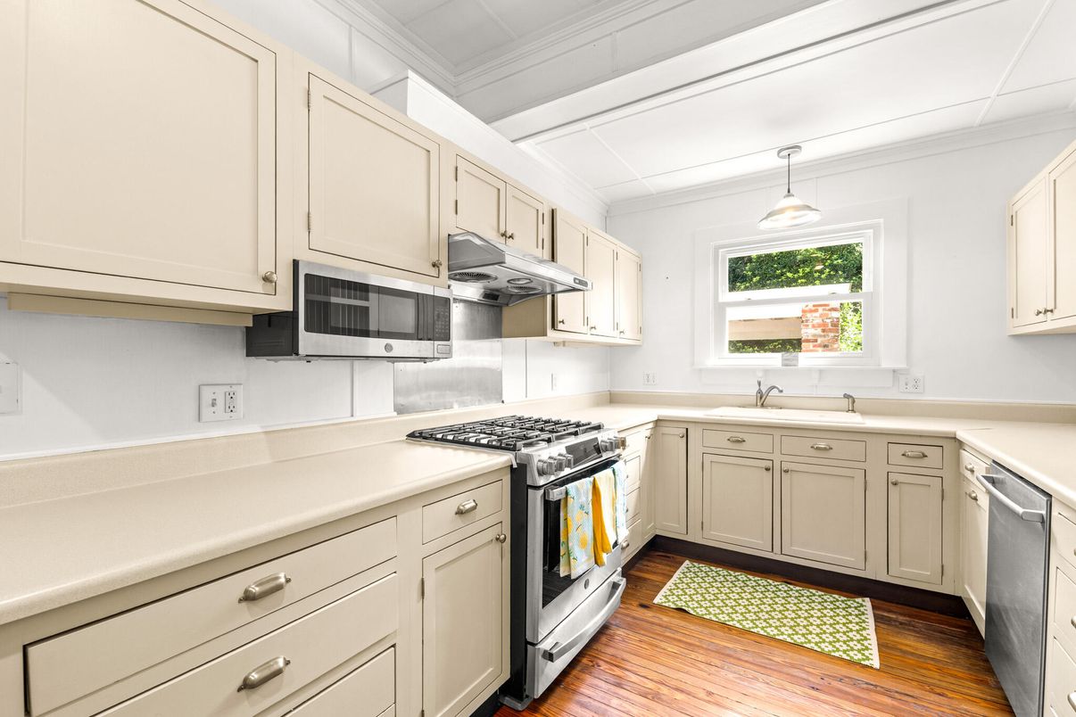 Interior, Kitchen, Pendant Lights, Wood Texture Flooring