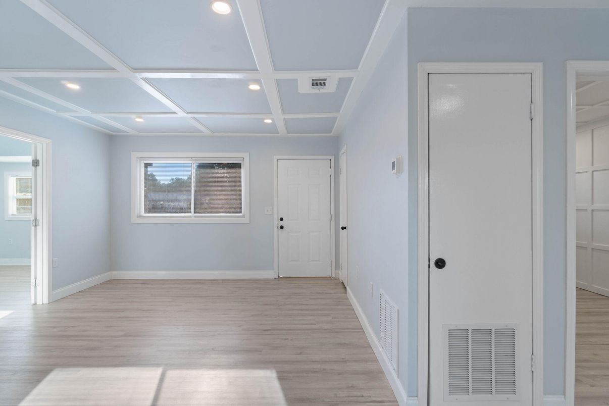 Empty room, Interior, Recessed Lighting, Wood Texture Flooring