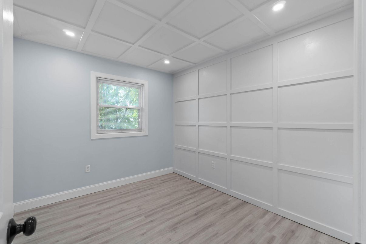 Empty room, Interior, Recessed Lighting, Wood Texture Flooring