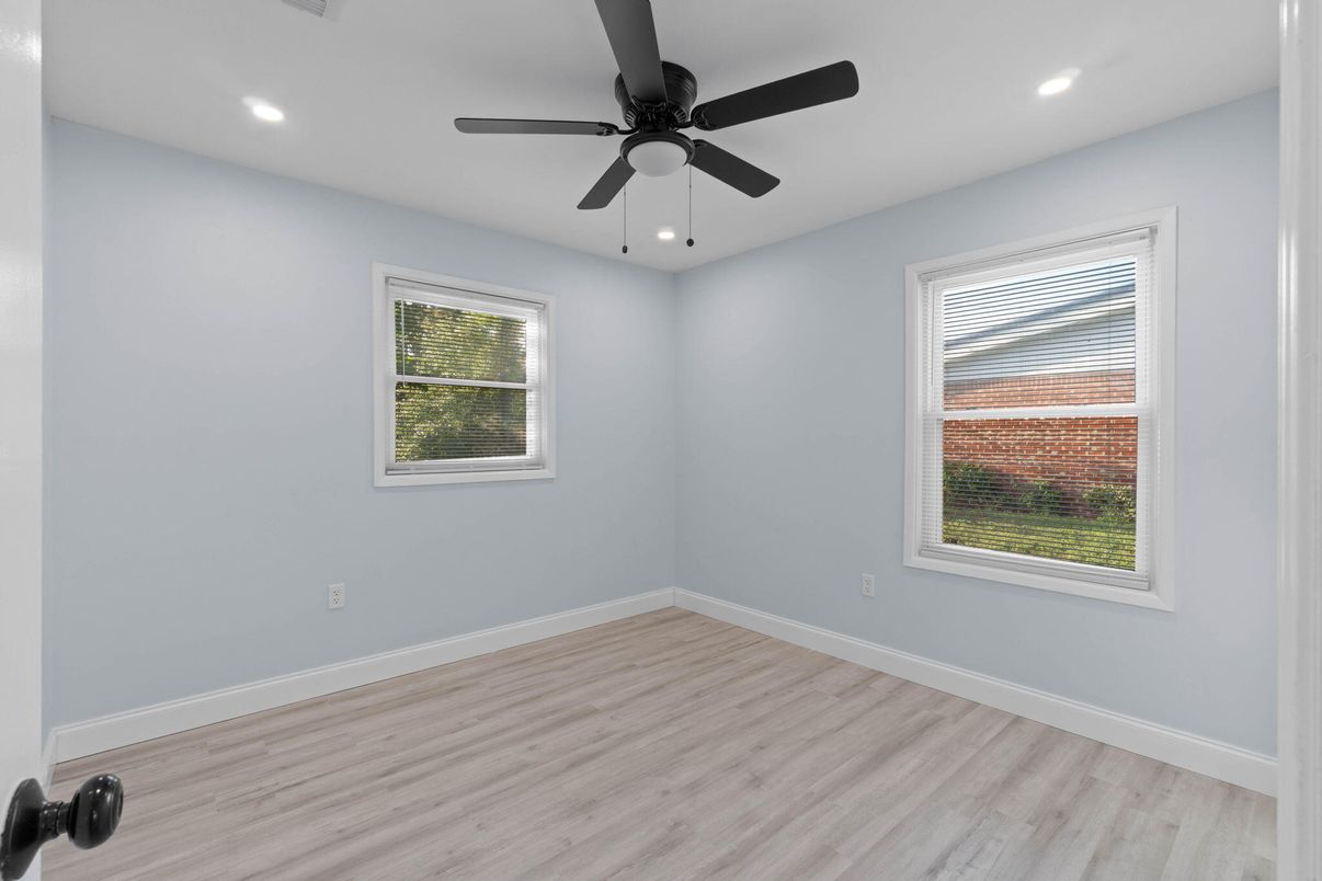 Empty room, Interior, Recessed Lighting, Wood Texture Flooring
