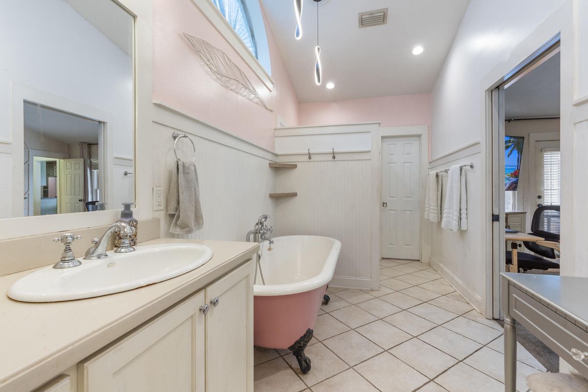 Bathroom, Dual Sink Vanities, Free Standing Baths, Interior, Pendant Lights, Recessed Lighting