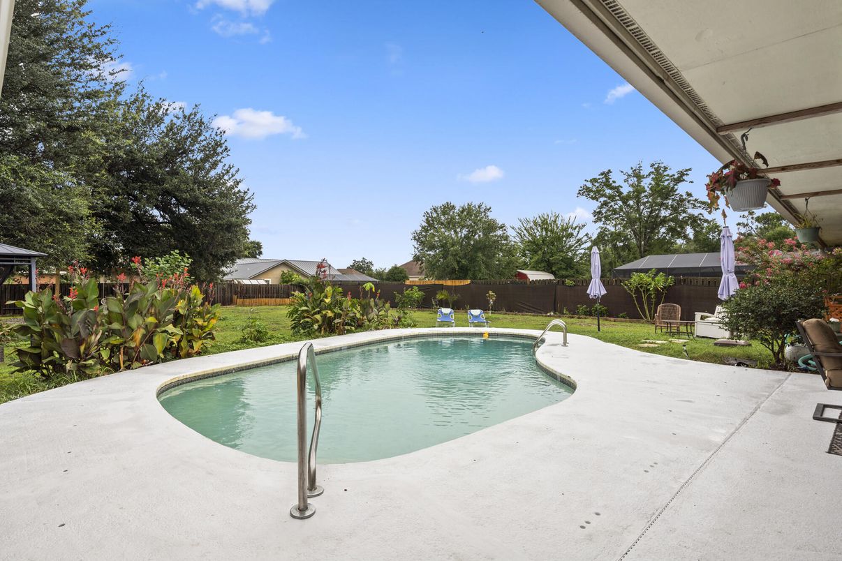 Exterior, Pool