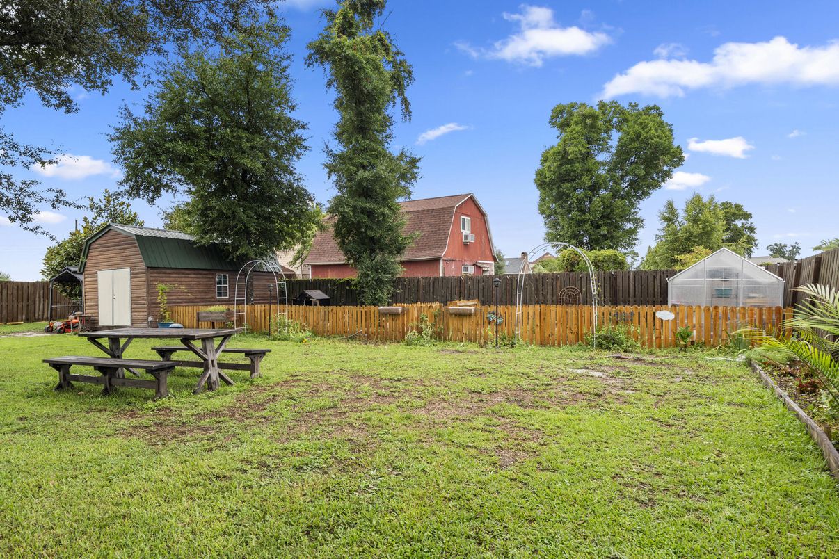 Backyard, Exterior