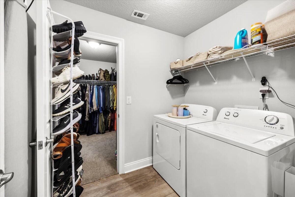 Interior, Washer, Wood Texture Flooring