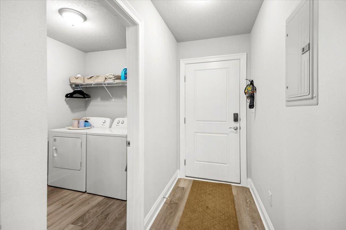 Interior, Utility Closets, Washer, Wood Texture Flooring