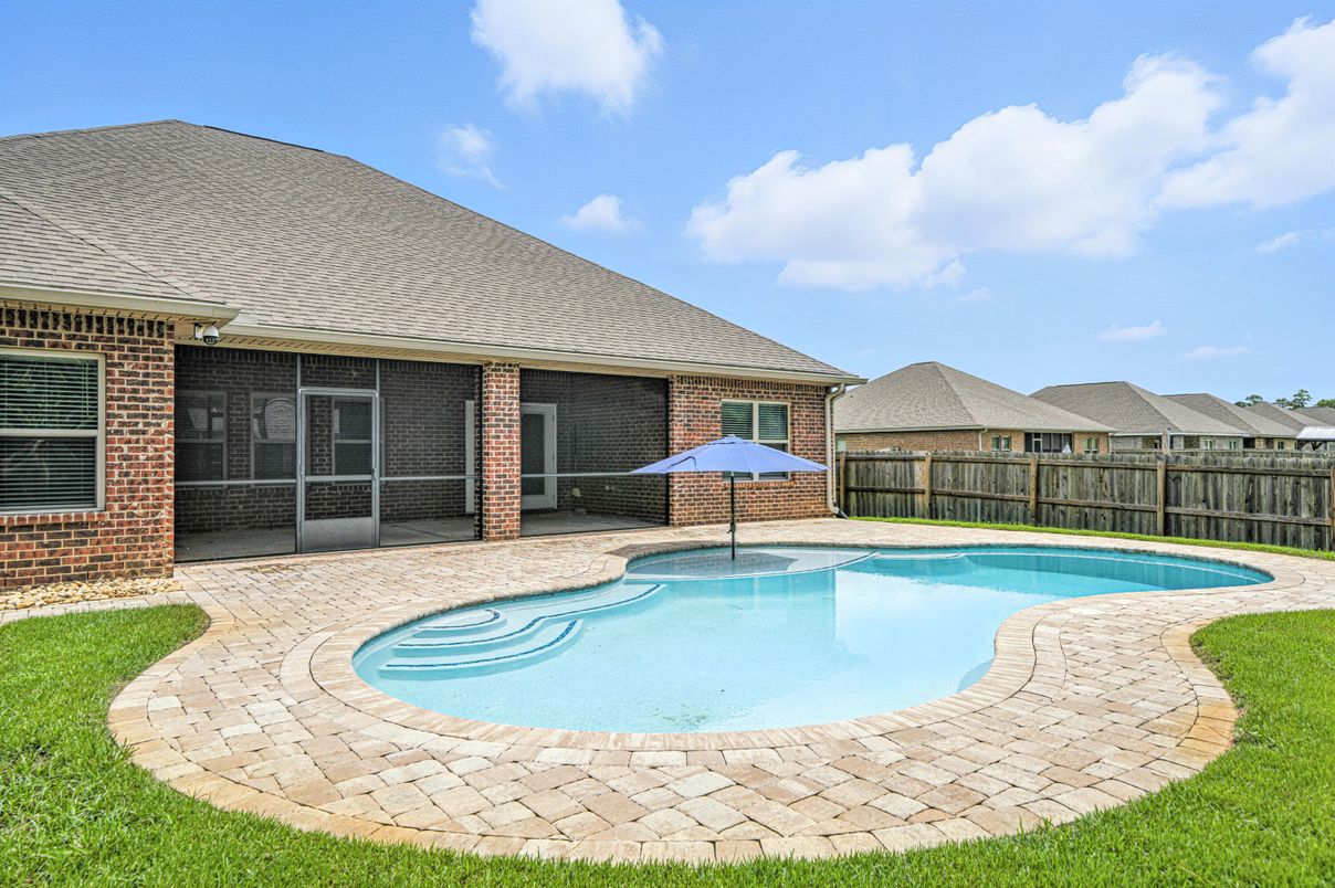 Exterior, Pool
