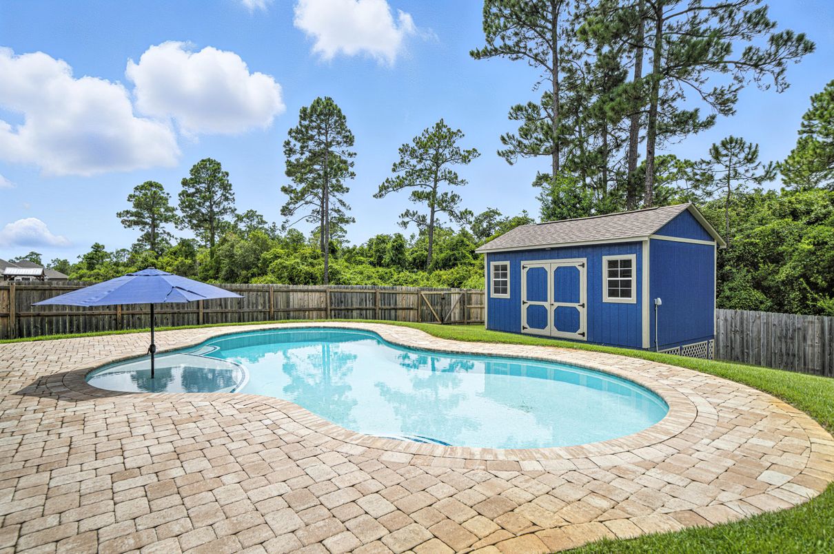Exterior, Pool